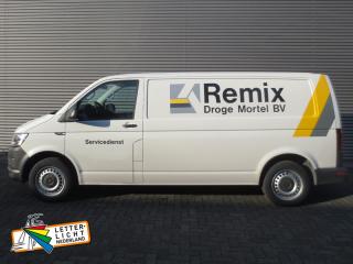 Autobelettering VW Transporter T5, snijtekst met biezen volgens huisstijl.